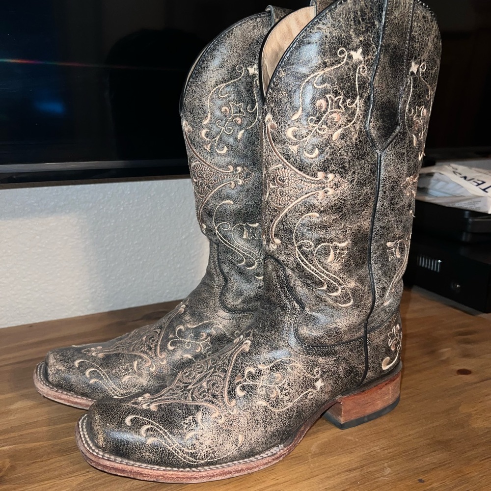 Circle G by Corral Boots, Women’s size 8.5